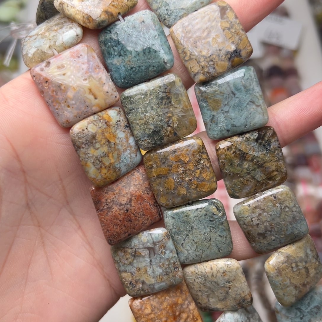 玛瑙/玉髓合金珠宝半成品K604。20mm天然石方糖饼饼一条