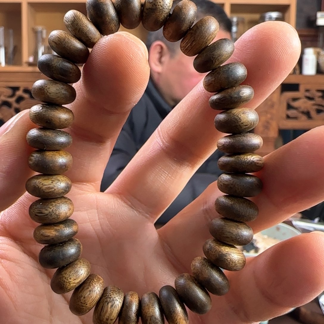 沉香手串奇楠金沙叶算盘珠11克