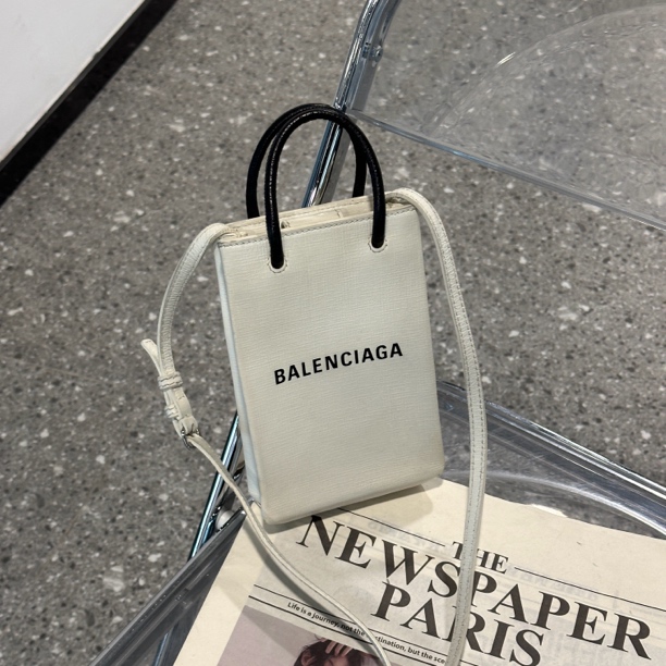 95新 Balenciaga/巴黎世家 小号巴黎世家白色手机包/芝心