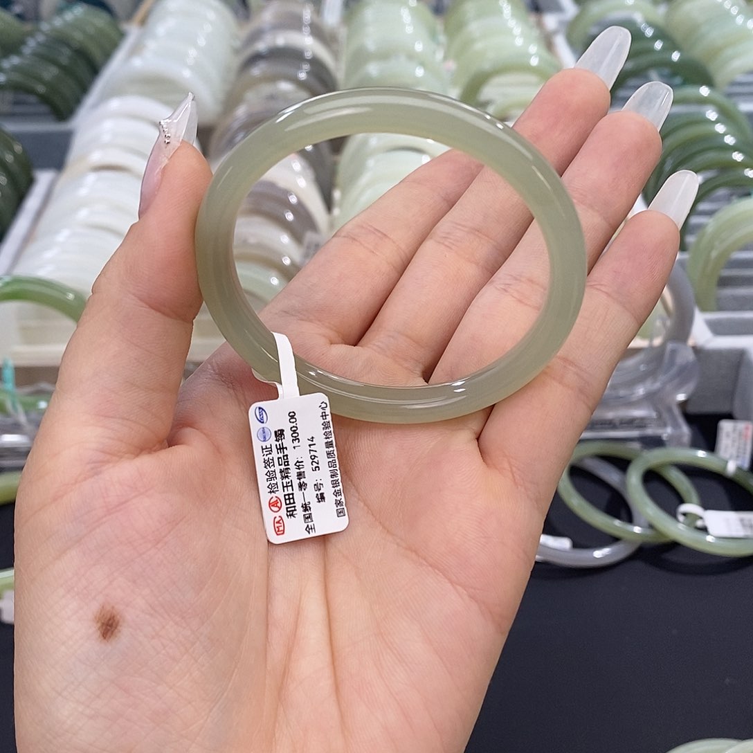 和田玉手镯未镶嵌54