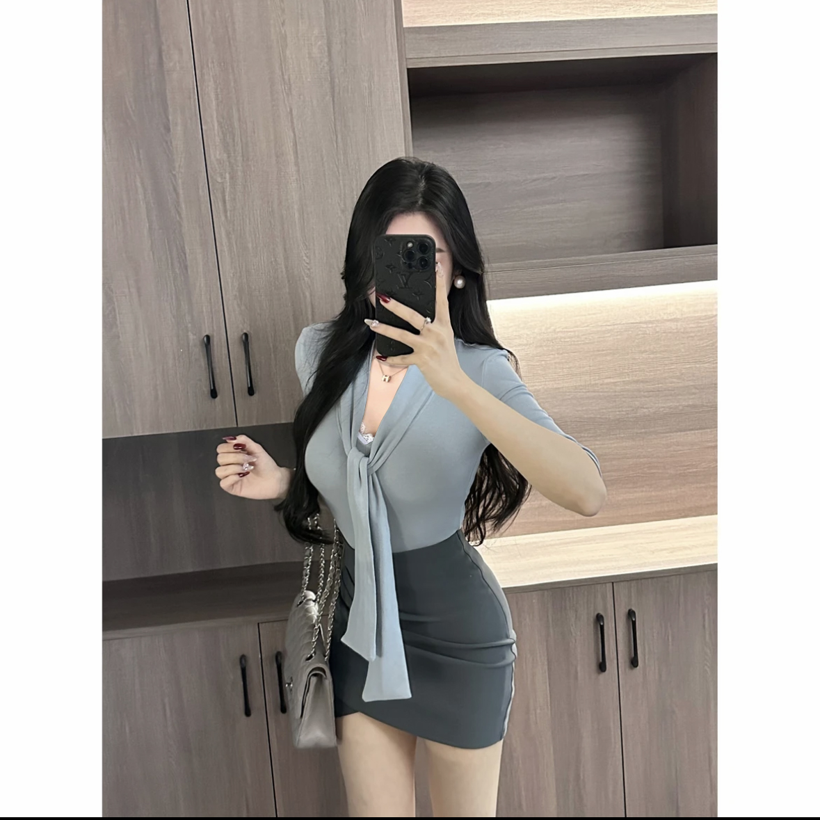 迈沃格蕾丝拼接V领中哦公休T恤女下架新款修身显瘦设计感上衣辣妹