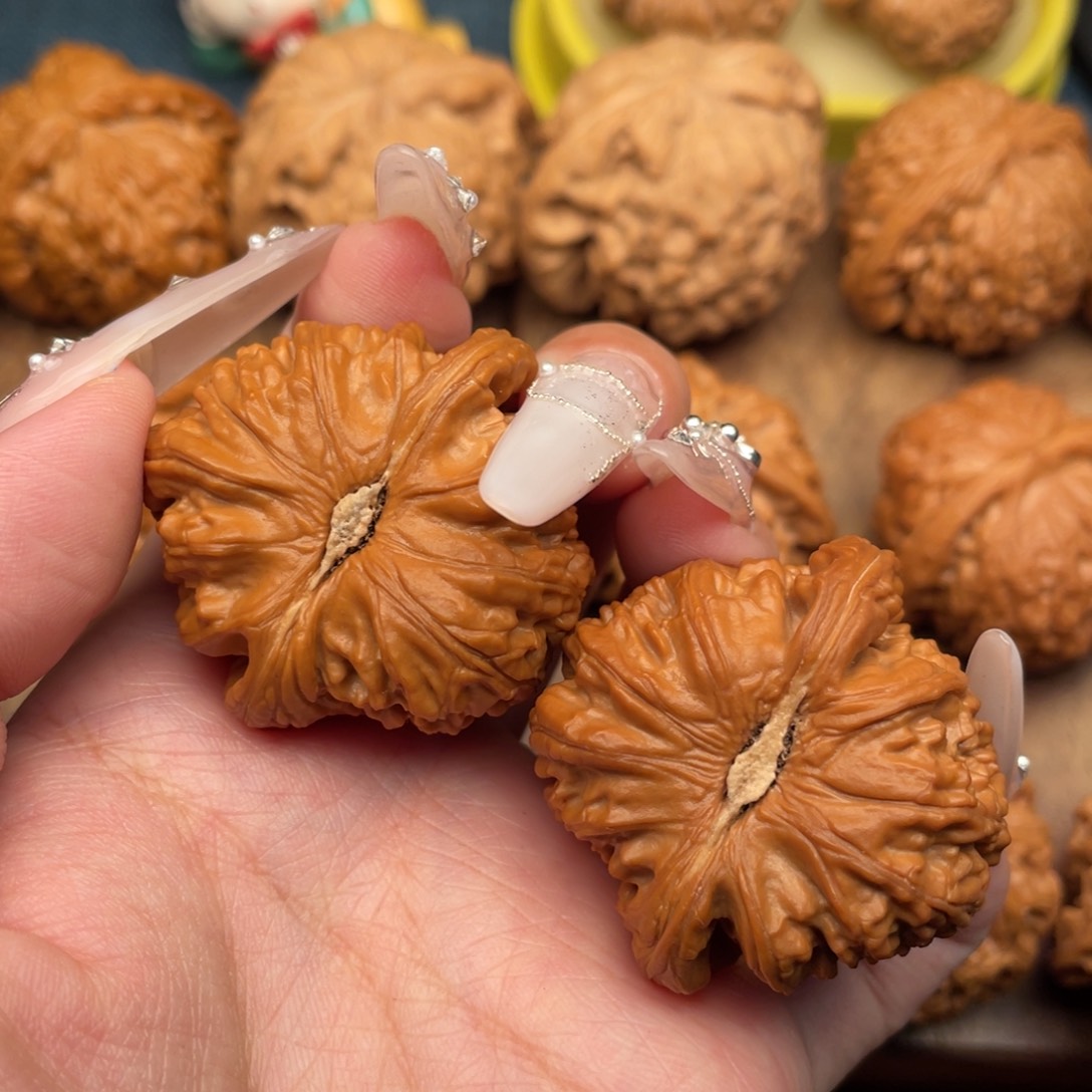 把件文玩核桃全品红皮白狮子40精配