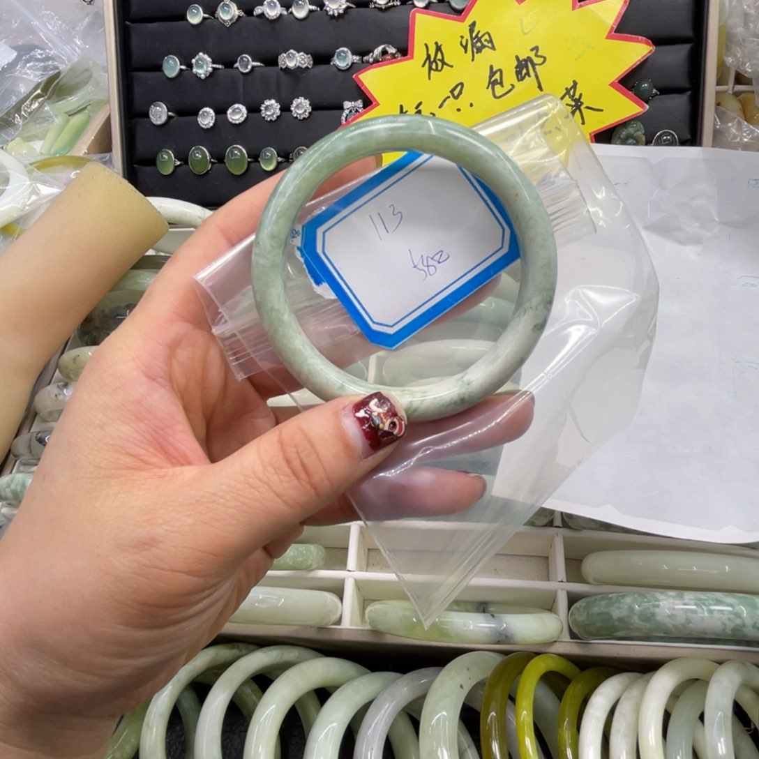 蛇纹石玉手镯未镶嵌