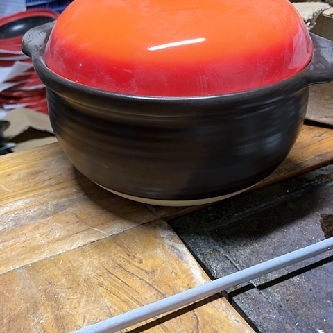 微瑕，火，口径25厘米，高度13，带盖子