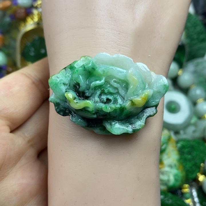 翡翠未镶嵌吊坠(赠链)