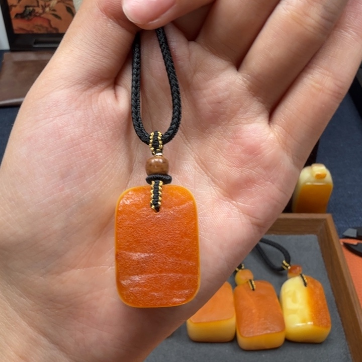 蜜蜡未镶嵌吊坠(赠链)