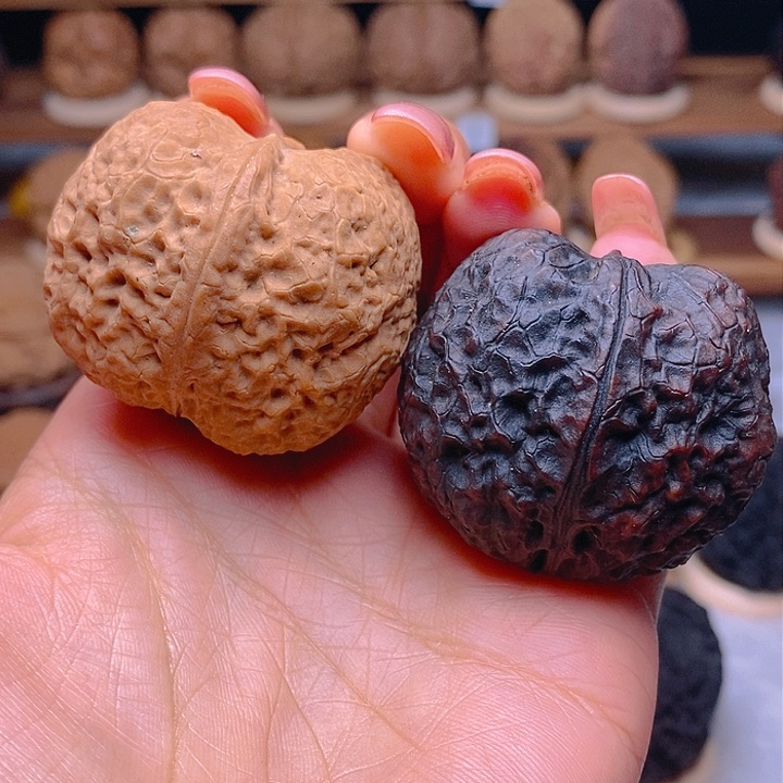 桃核把件七彩元宝42mm