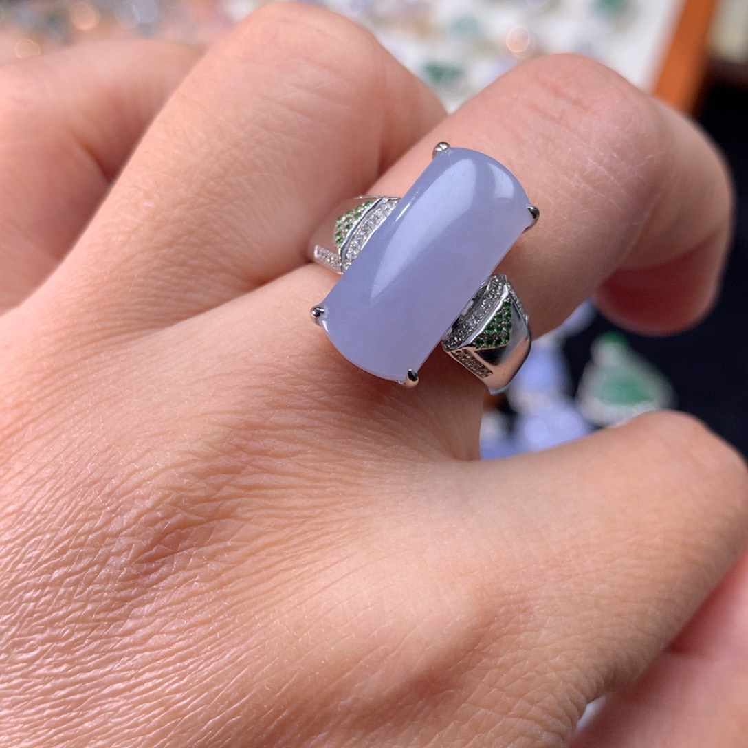 18K金镶嵌戒指翡翠紫罗兰无事牌戒指