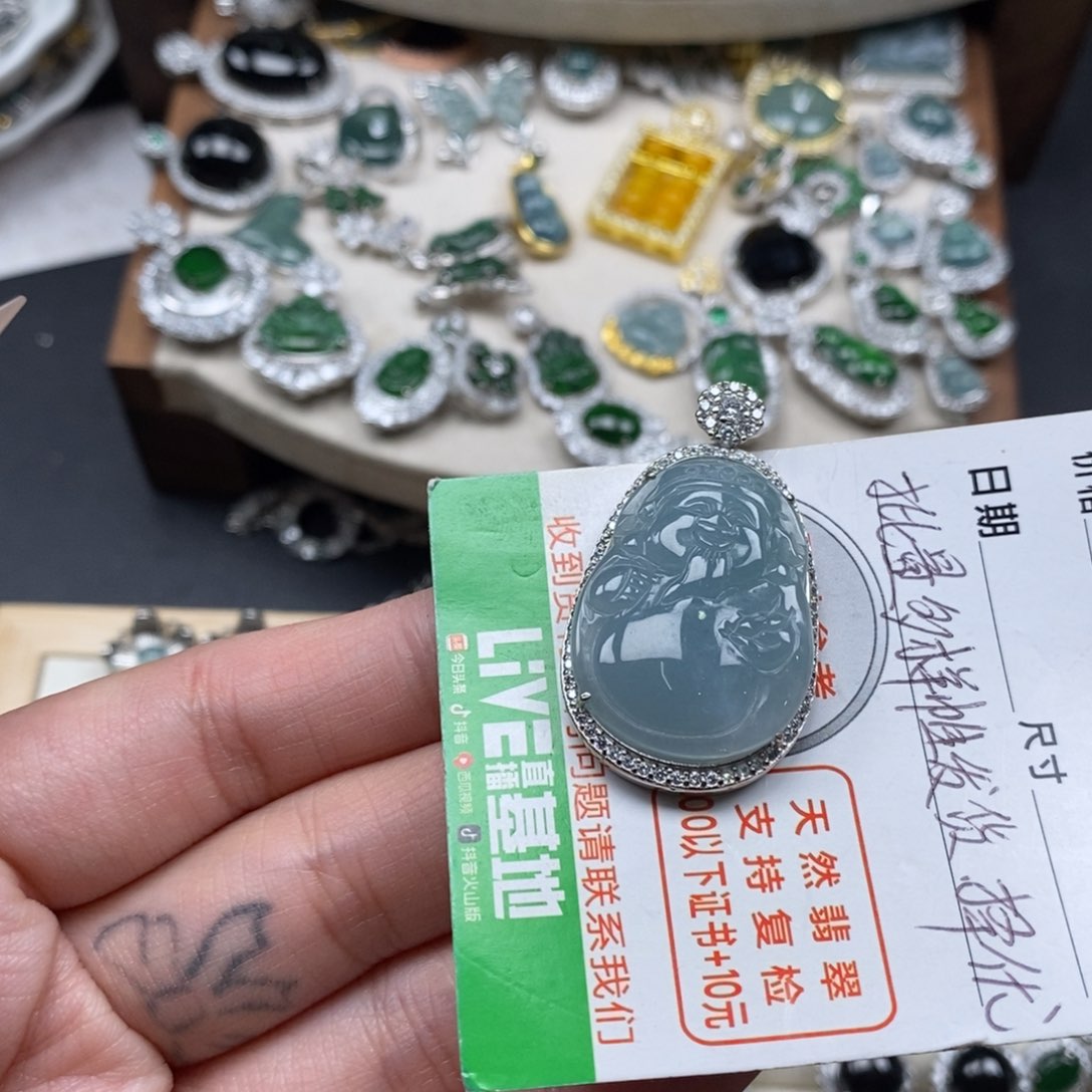 翡翠颈饰未镶嵌翡翠