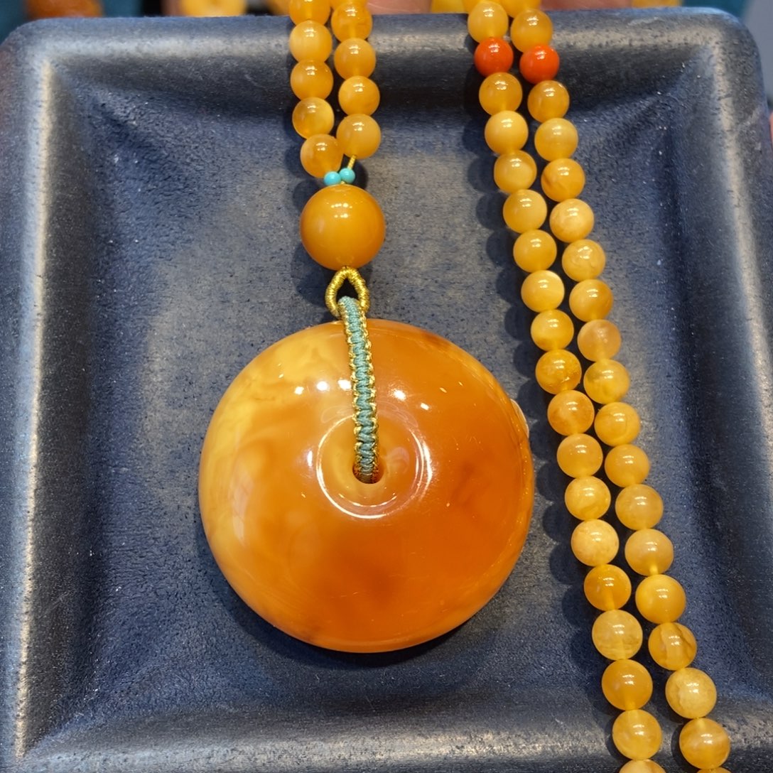 琥珀未镶嵌颈饰蜜蜡