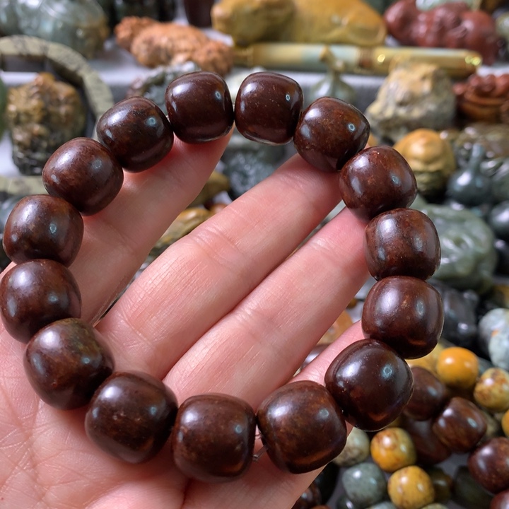 未镶嵌岫岩河磨玉（透闪石质玉）把件