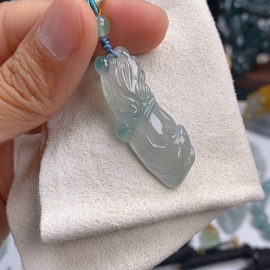 翡翠颈饰未镶嵌悟道