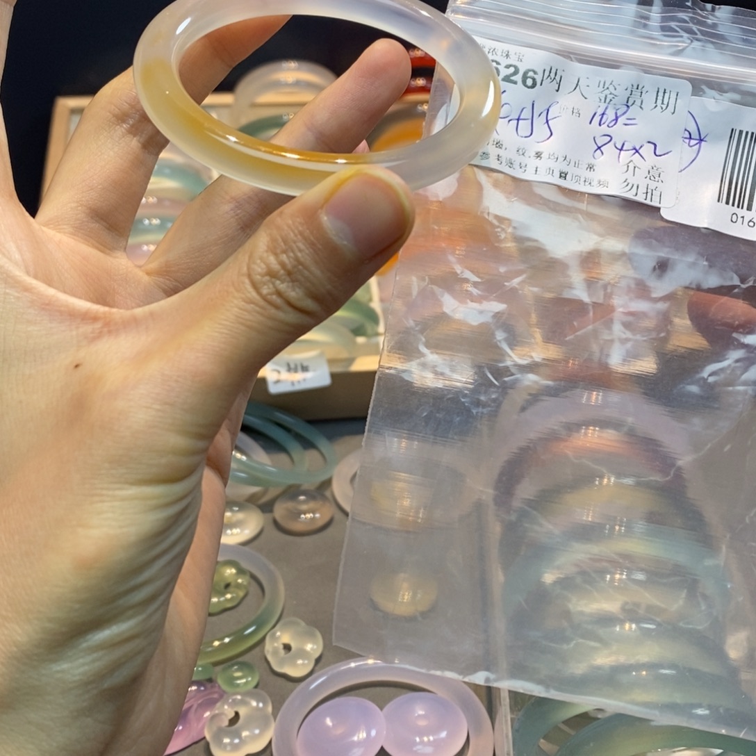 一***儿玛瑙/玉髓未镶嵌手镯