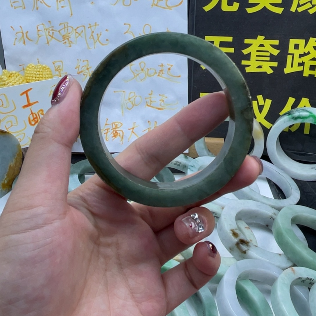 定制翡翠未镶嵌翡翠手镯定制