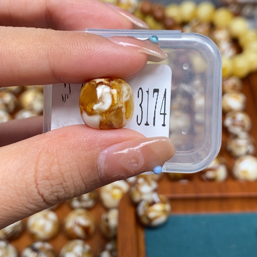 沁色蜜蜡未镶嵌3174