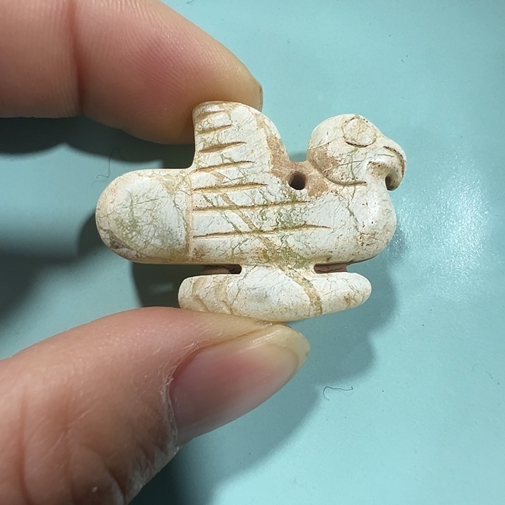 透闪石质玉未镶嵌挂件