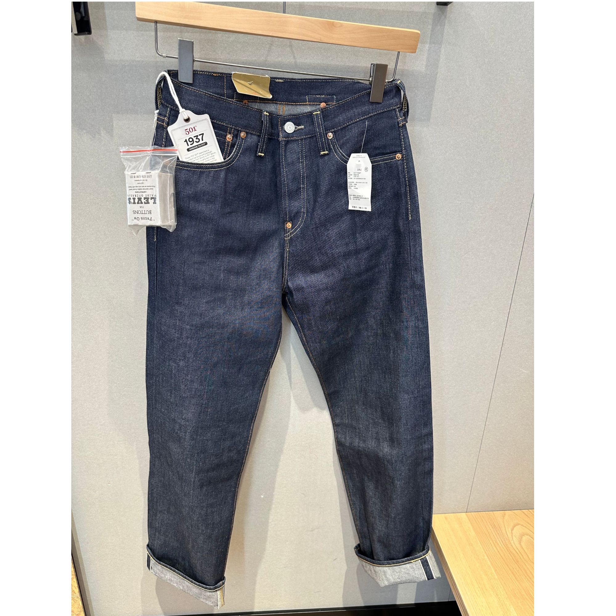 LVC37年巴黎扣重要宽松直筒裤型