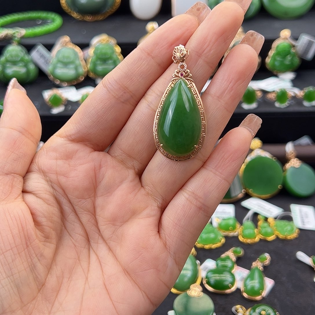 和田玉（碧玉）18K金镶嵌颈饰