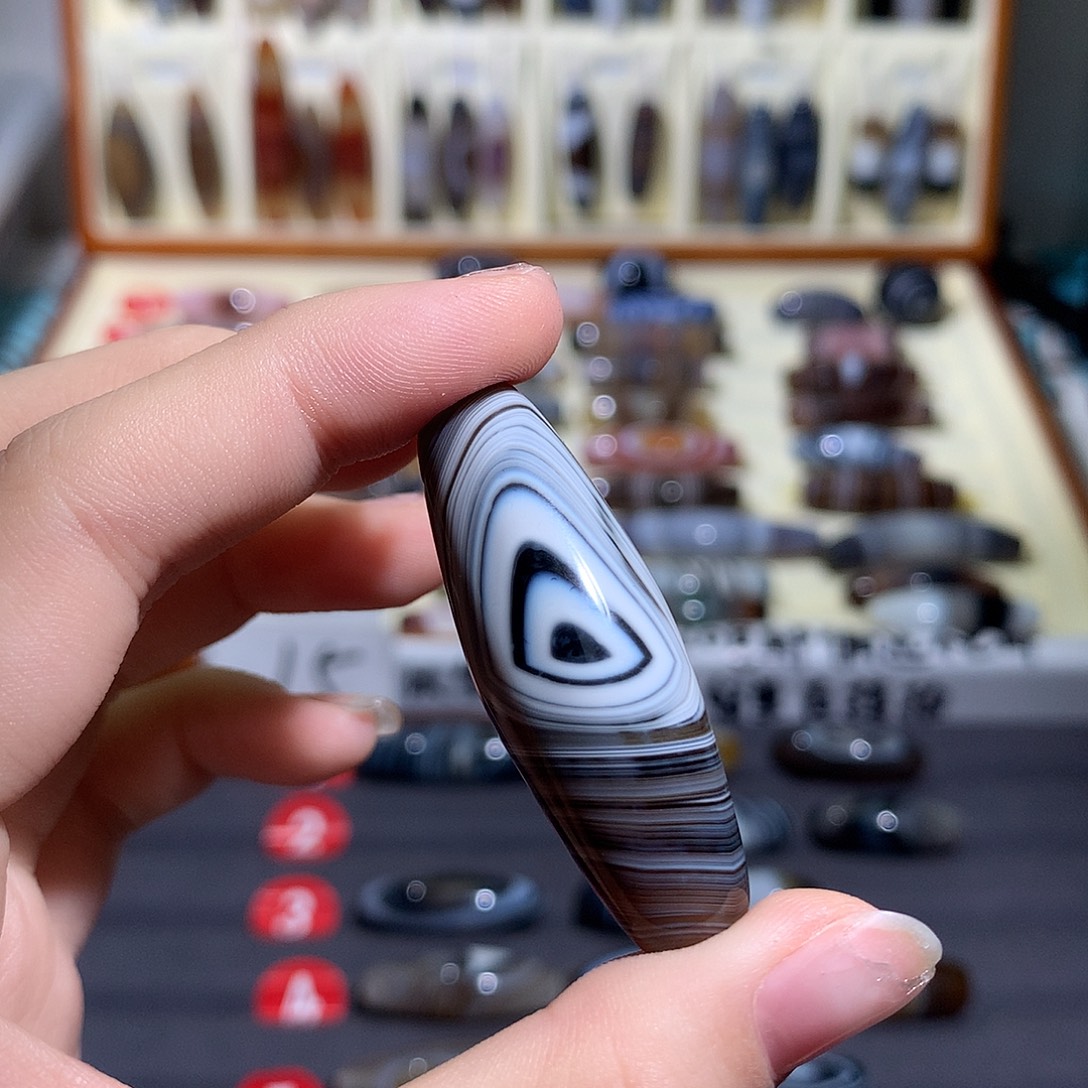 沐***）玛瑙/玉髓未镶嵌颈饰