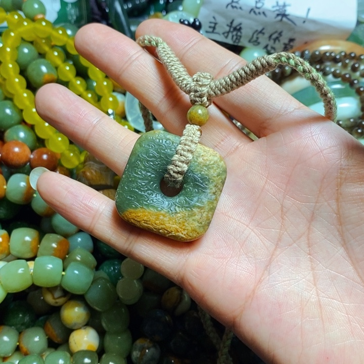 岫岩河磨玉（透闪石质玉）颈饰未镶嵌