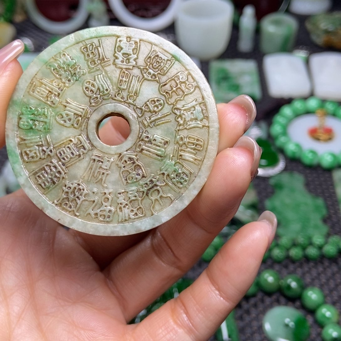 翡翠未镶嵌挂件清