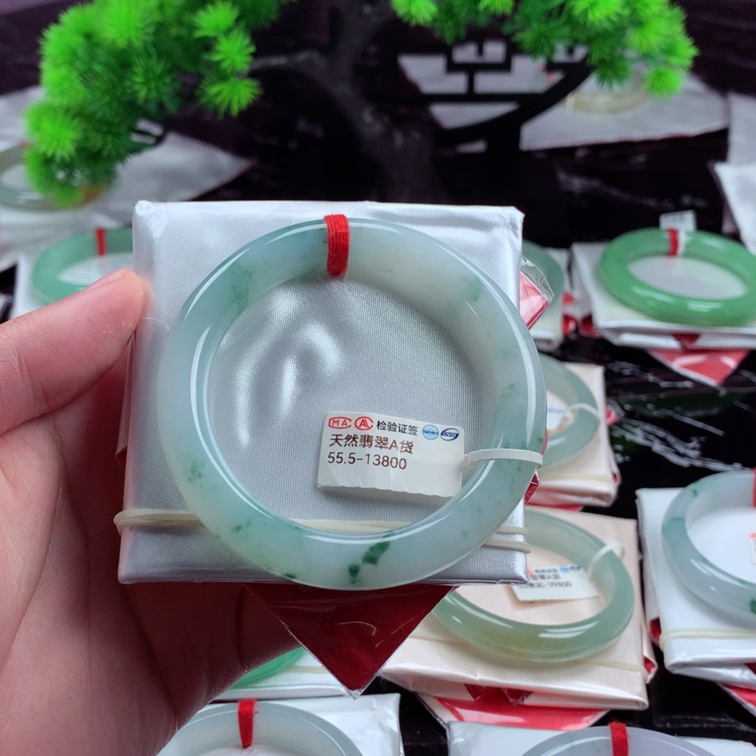 翡翠手镯未镶嵌缅甸翡翠天然手镯