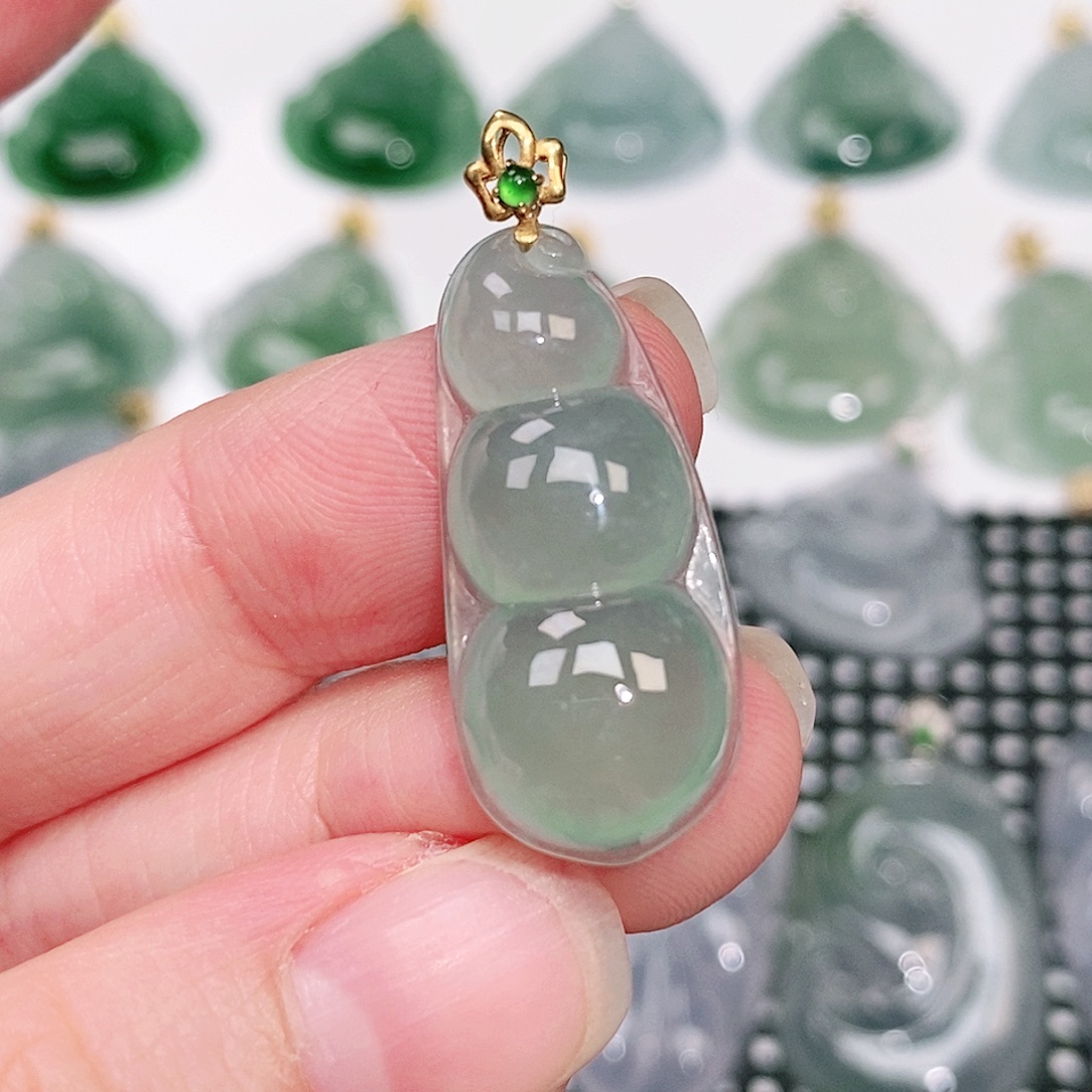 翡翠18K金镶嵌颈饰