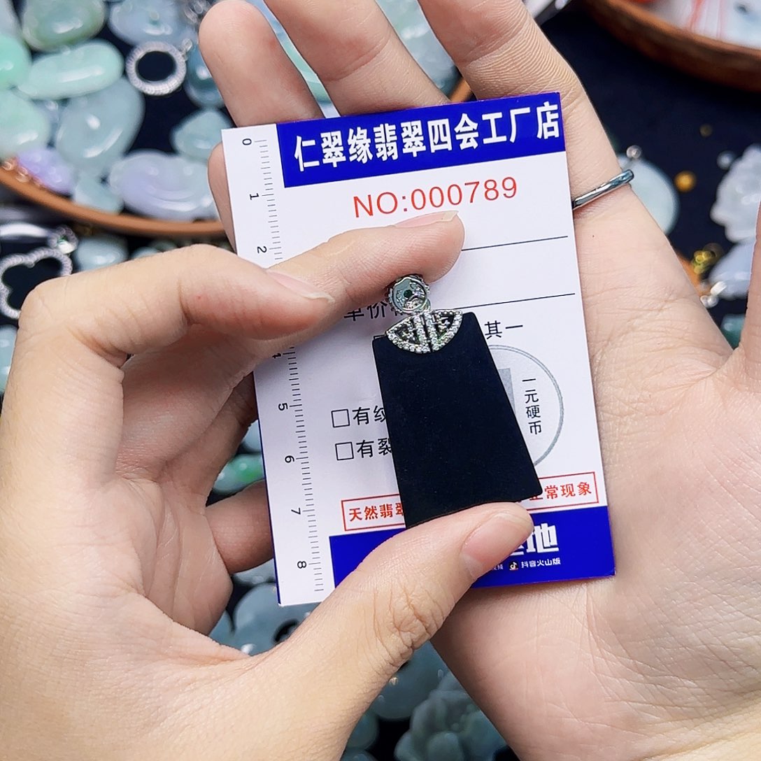 Q***Q翡翠未镶嵌套链翡翠