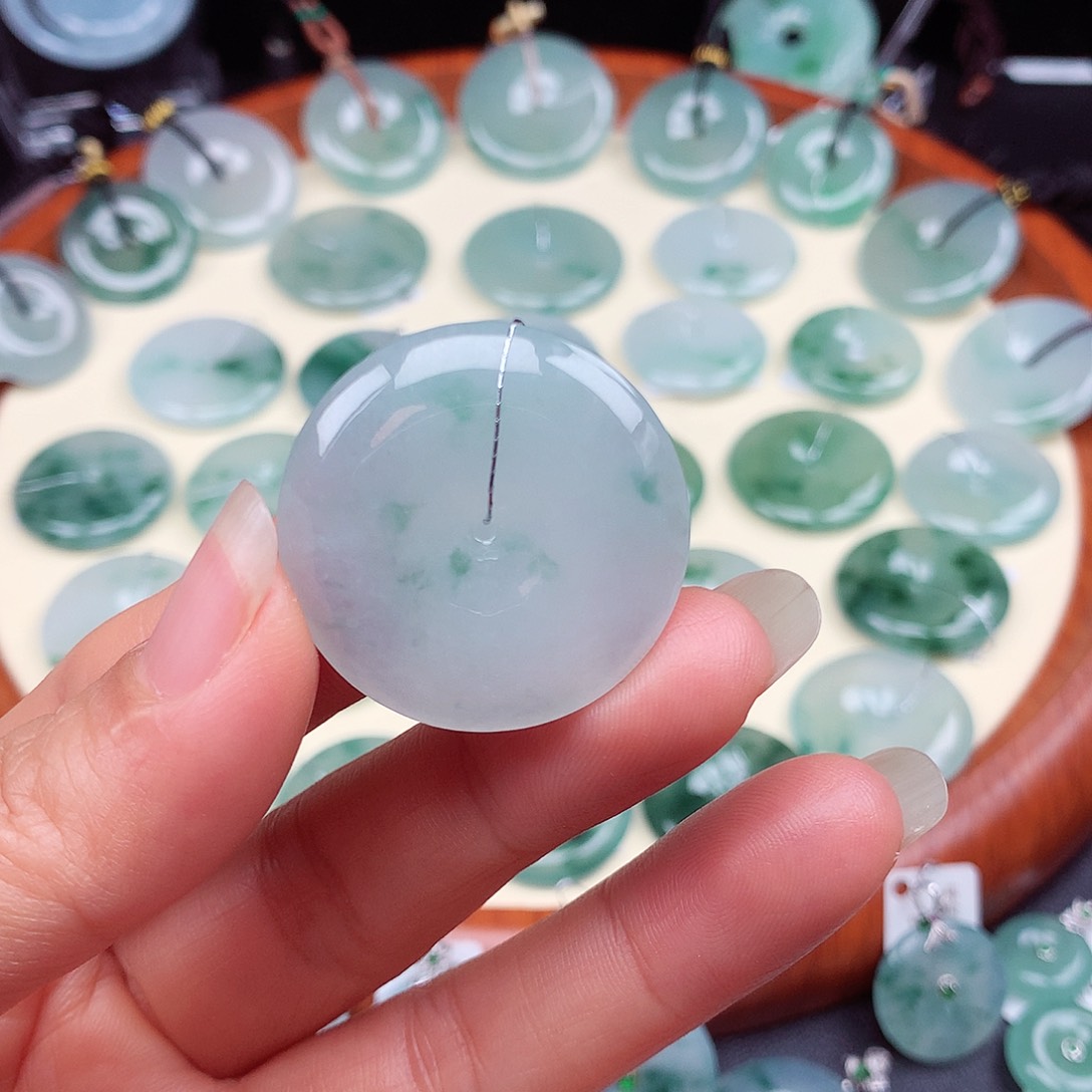 翡翠颈饰未镶嵌吊坠