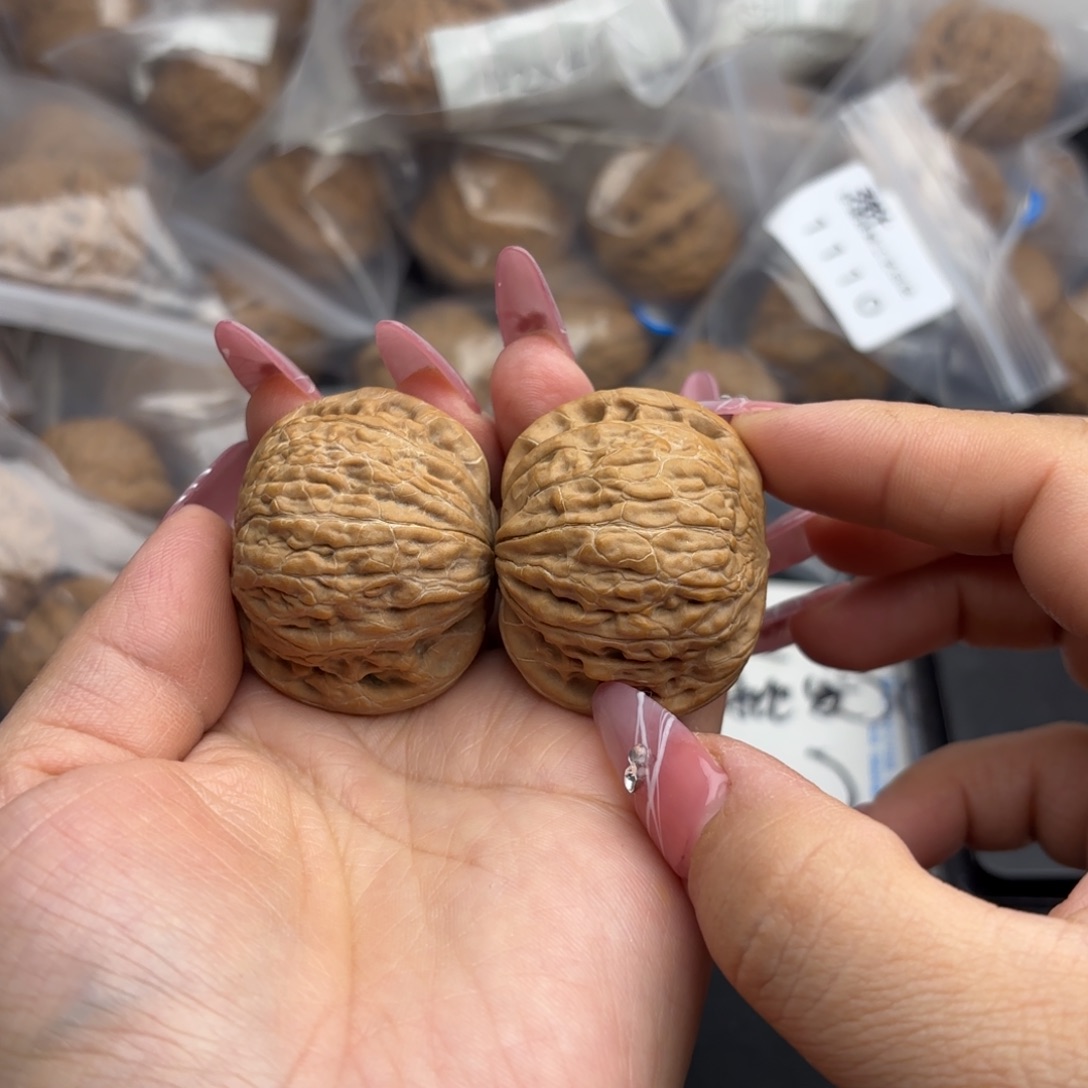 文玩核桃把件铁锤 42