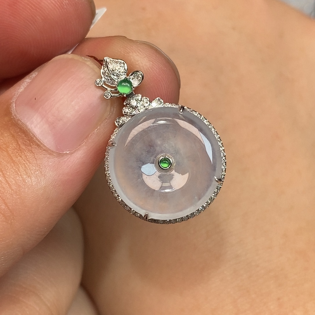 翡翠18K金镶嵌颈饰平安扣