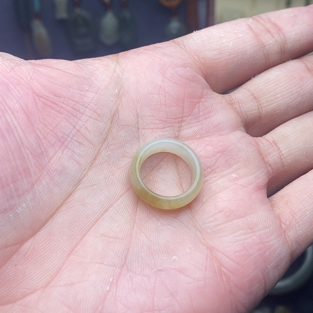 和田玉未镶嵌颈饰圈口15