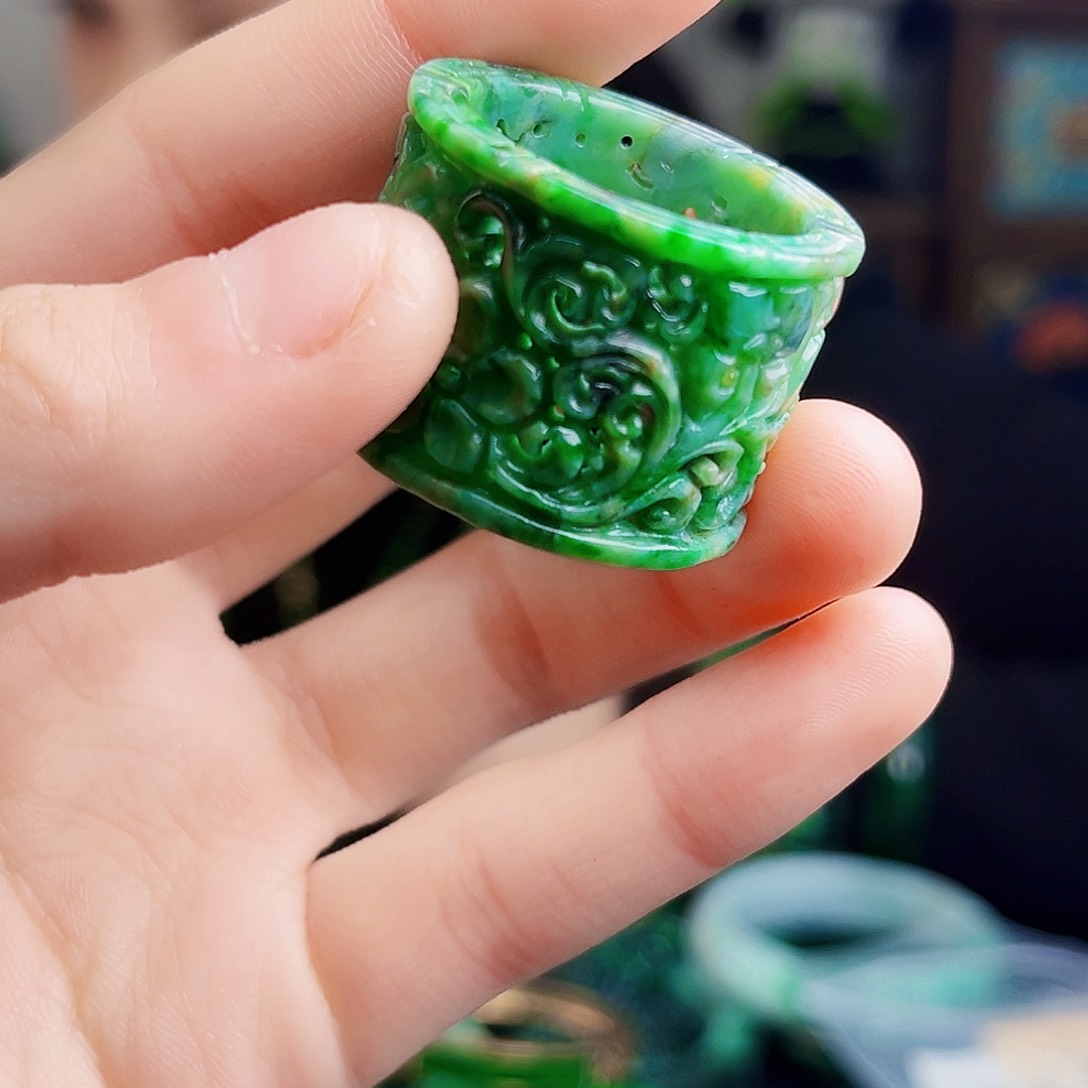 颈饰未镶嵌翡翠多样性