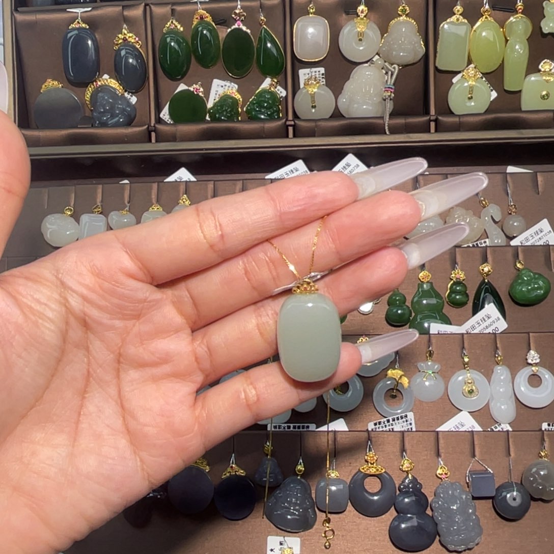 和田玉18K金镶嵌吊坠(赠链)