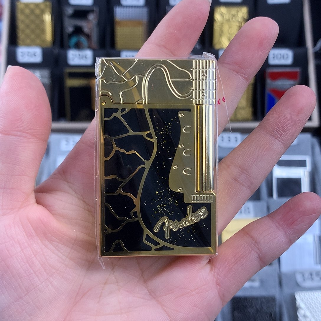 芬达吉他黑金配色