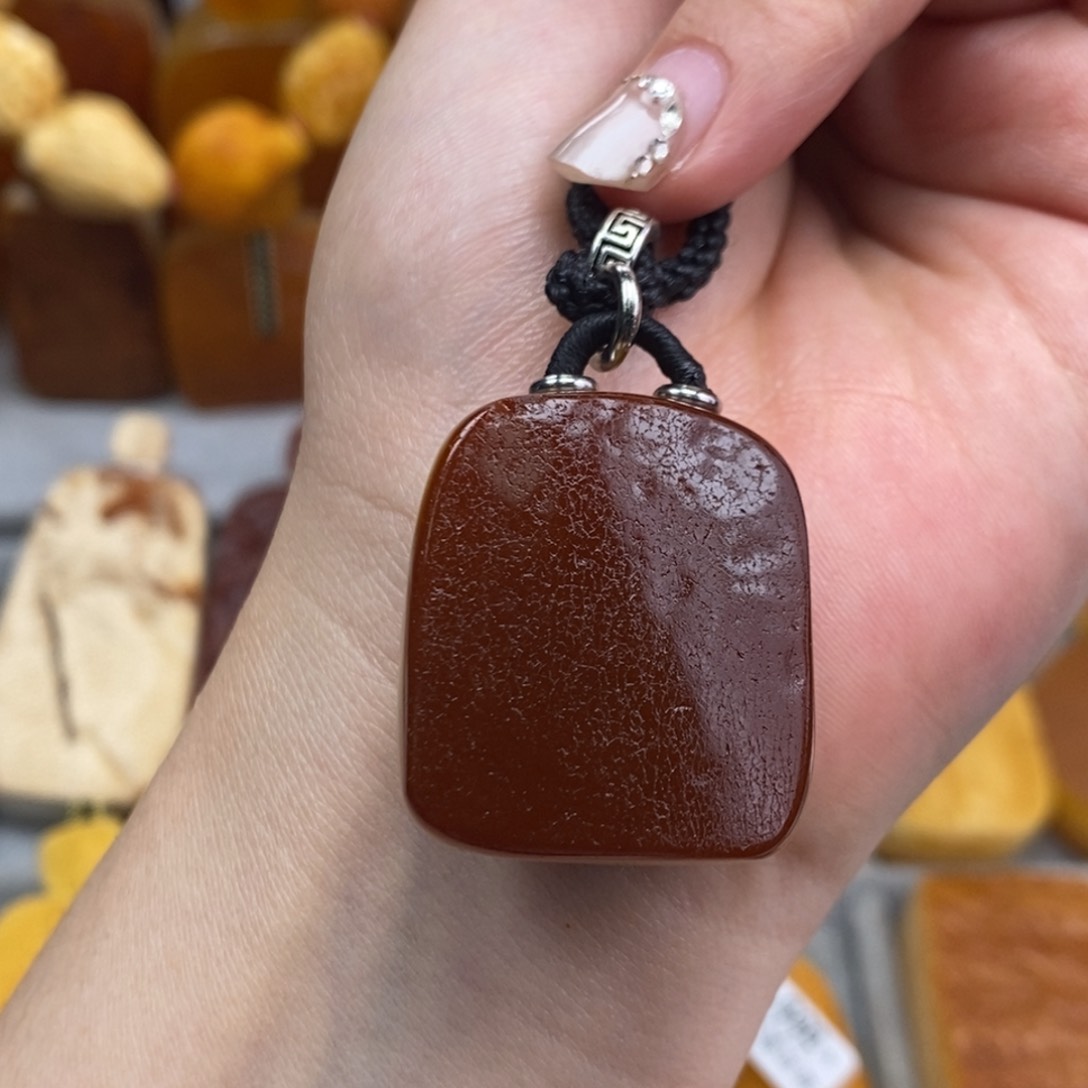 琥珀吊坠(赠链)未镶嵌