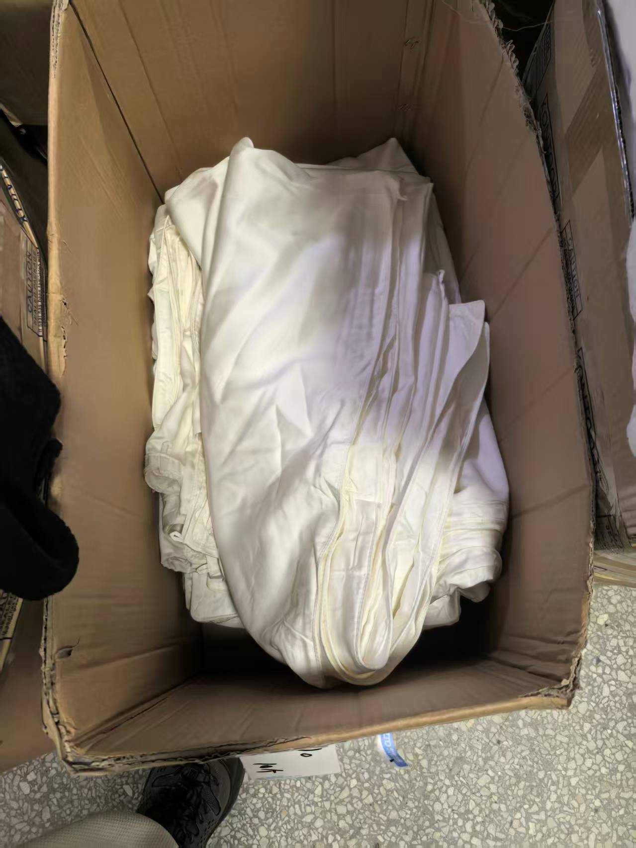 《厚广家》3楼180×210白色优质全棉无拉链被套 发1张，不挑款