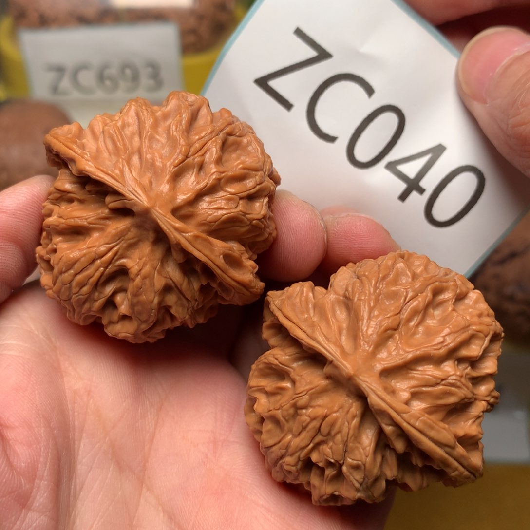 文玩核桃把件红皮肉球苹果41