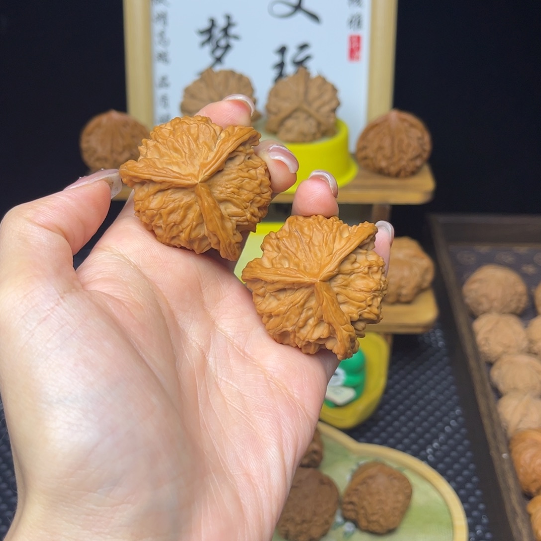 文玩核桃吊坠盘山三棱43全打底