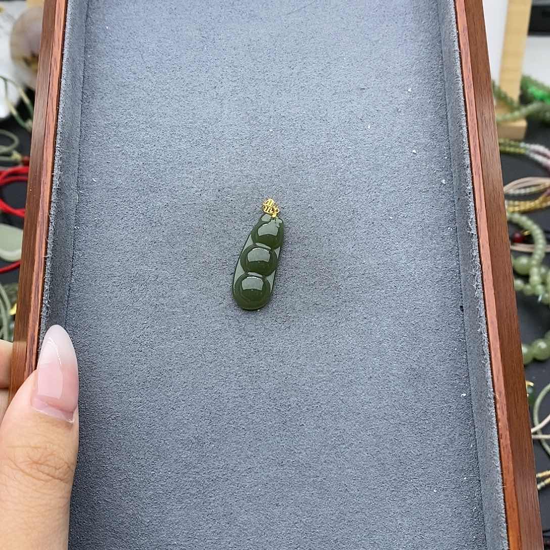 和田玉吊坠(不含链)18K金镶嵌