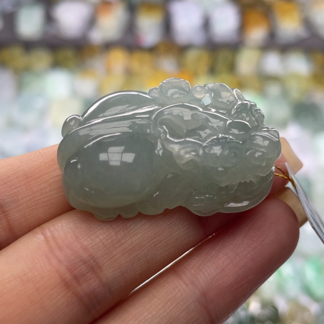 翡翠未镶嵌颈饰貔貅