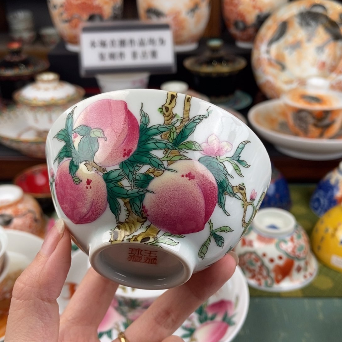 陶瓷的设计师是一个人的