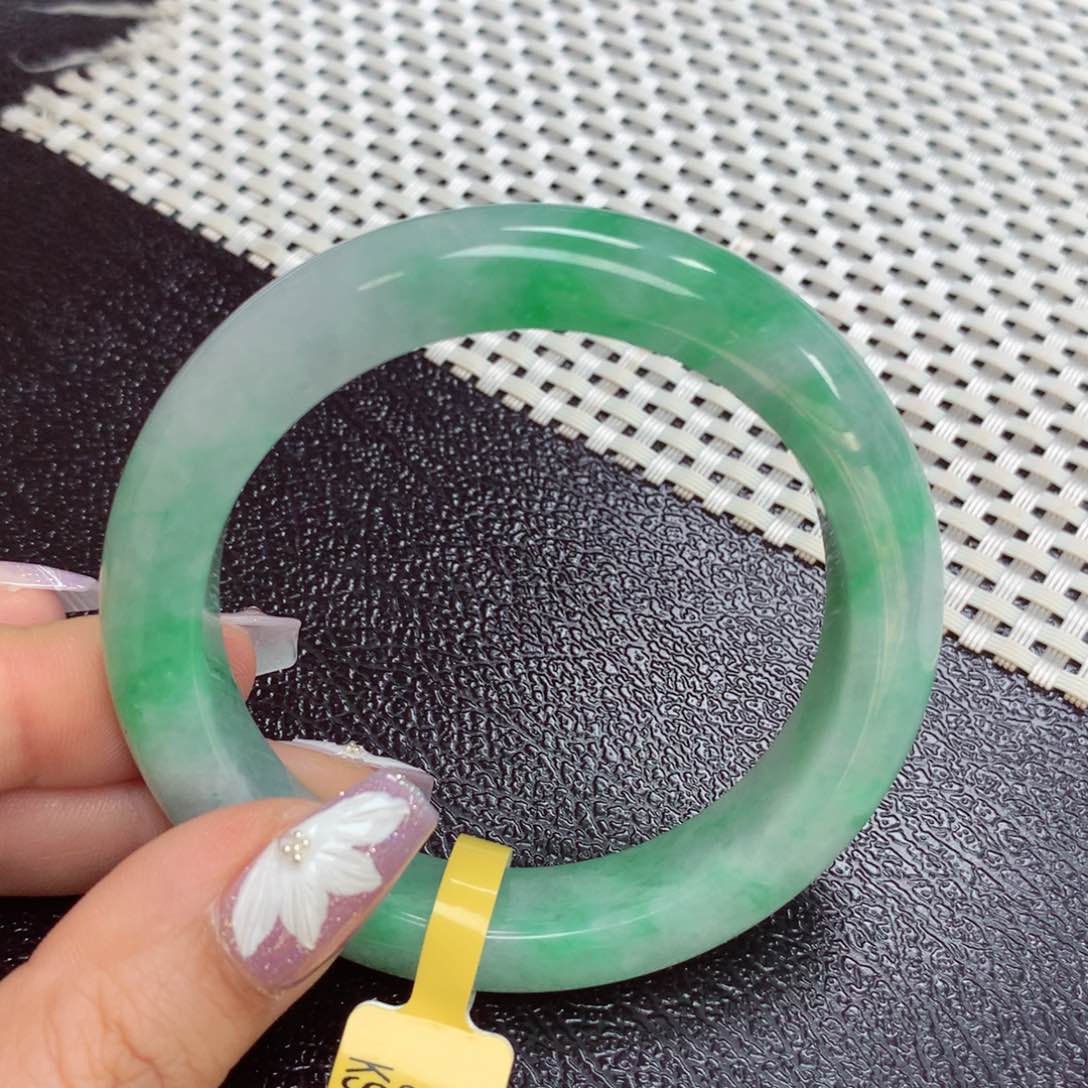 翡翠手镯未镶嵌缅甸