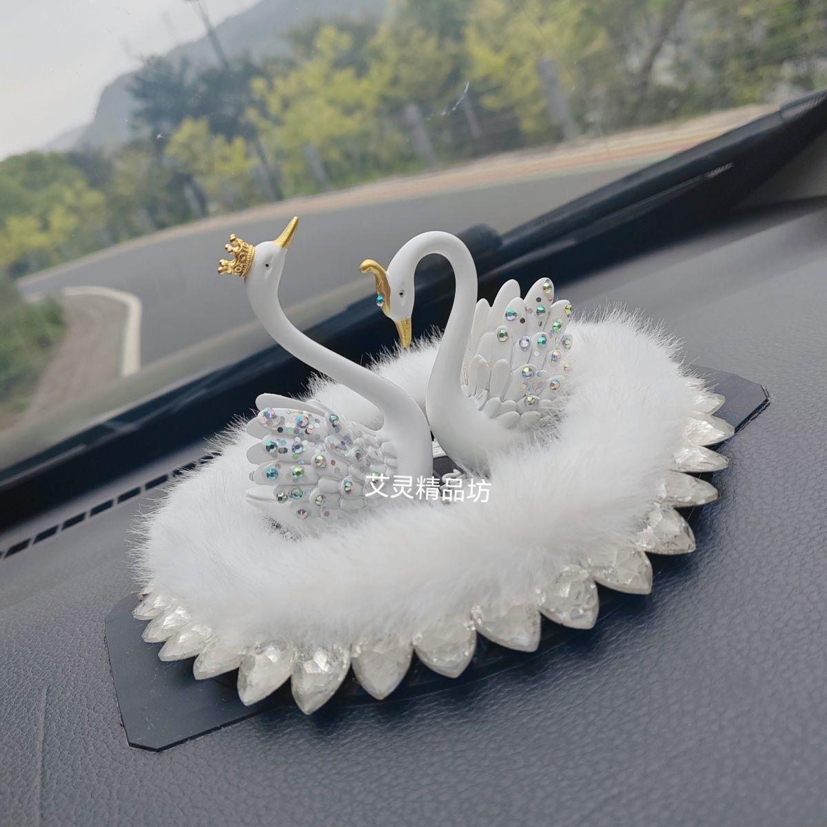 新疆西藏包邮件白天鹅中控台摆件车内装饰羽毛垫爆款车载高级车饰