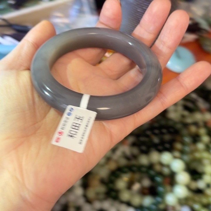 恬***奶和田玉未镶嵌颈饰