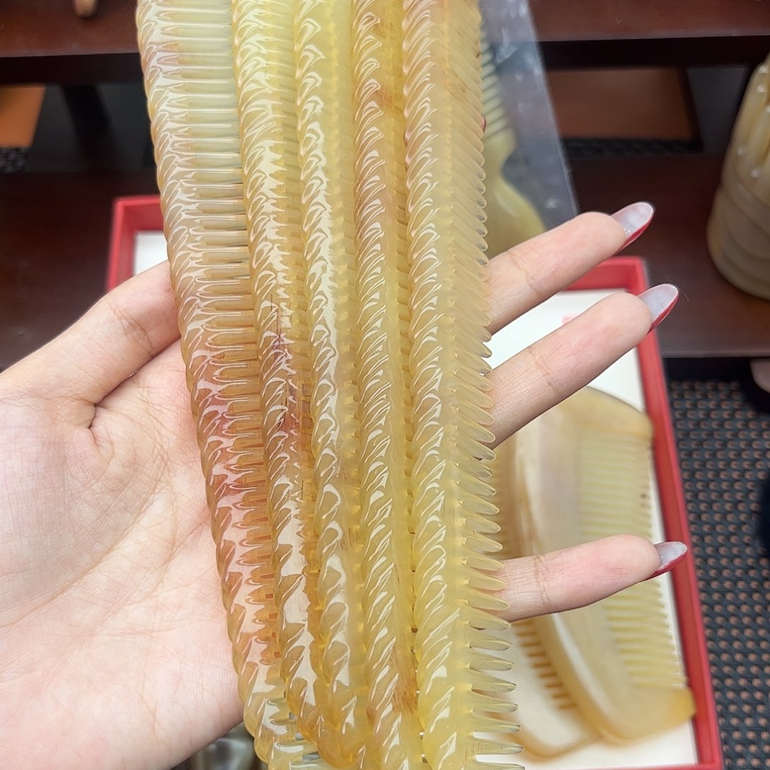 纯手工制作纯牛角梳子