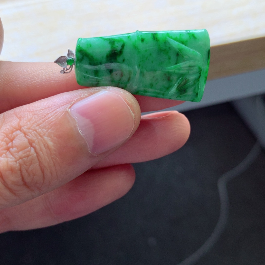 翡翠颈饰18K金镶嵌吊坠