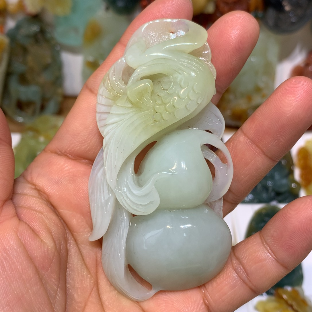 蛇纹石玉颈饰未镶嵌