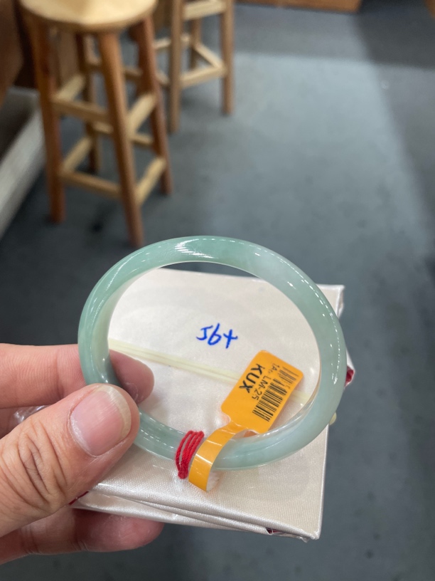 翡翠手镯未镶嵌翡翠