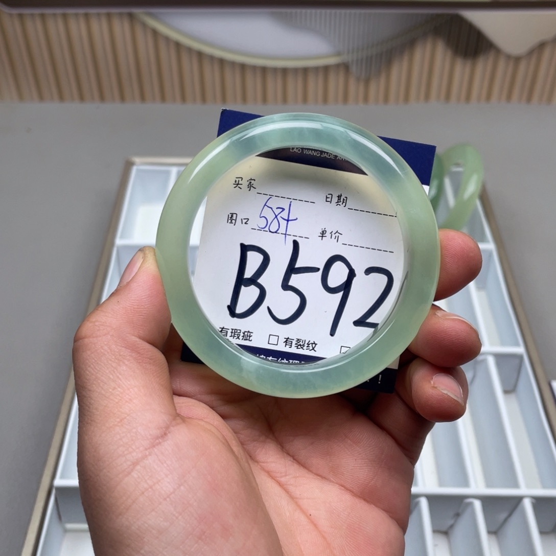 岫玉手镯手镯未镶嵌